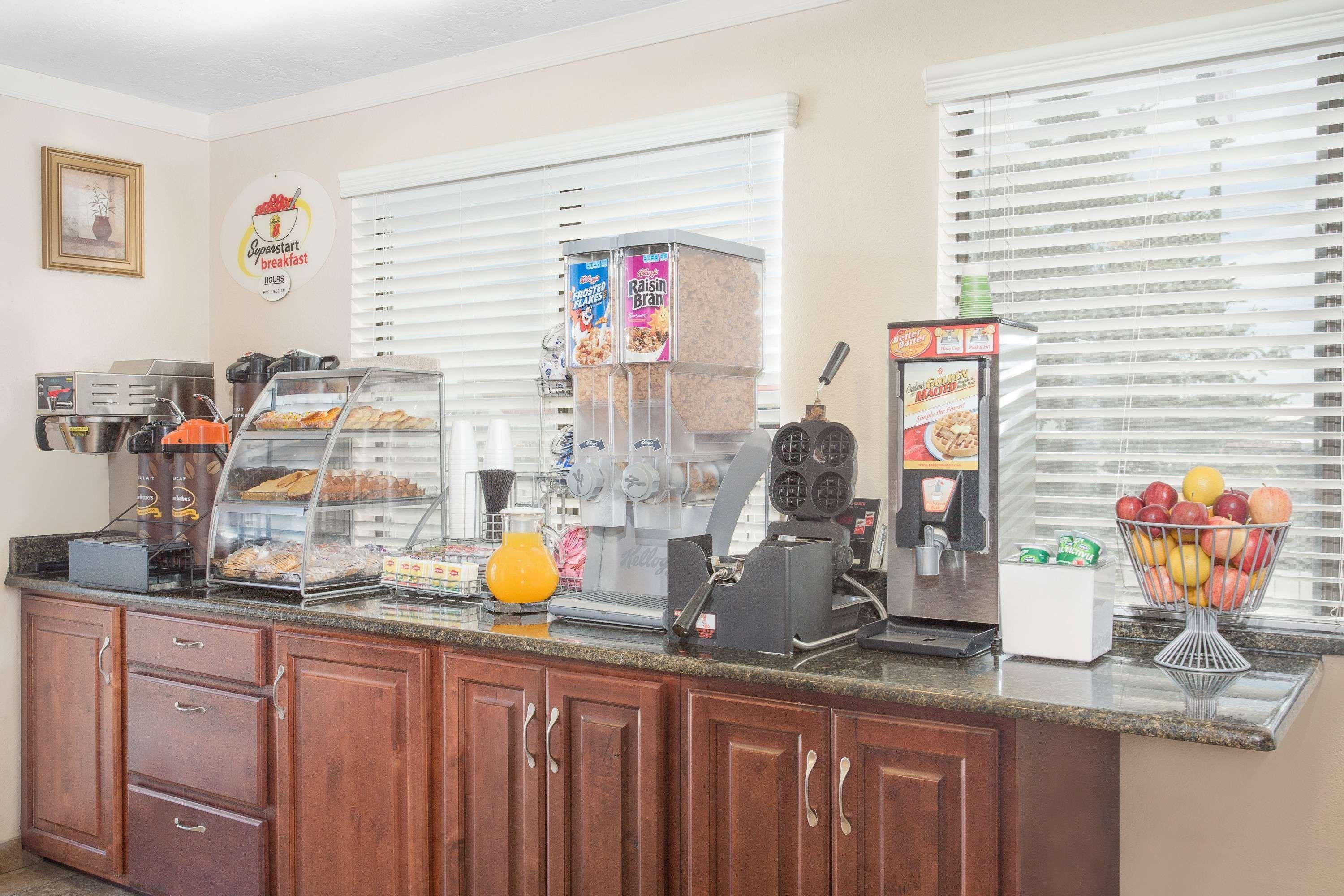 Super 8 By Wyndham Riverton Ngoại thất bức ảnh